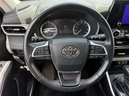 Used 2024 Toyota Highlander XLE FWD image 13