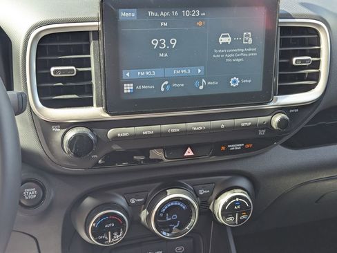 Used 2025 Hyundai Venue SEL FWD image 19