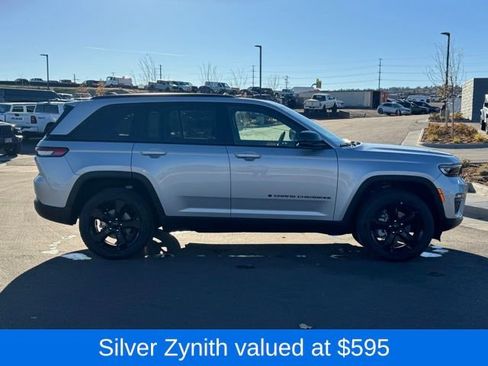 Certified 2025 Jeep Grand Cherokee Limited w/ Black Appearance Package image 7