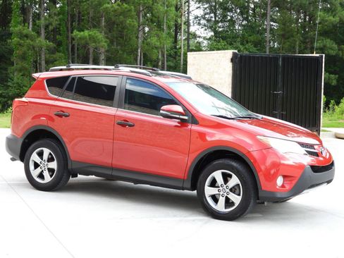 Used 2015 Toyota RAV4 XLE FWD image 25