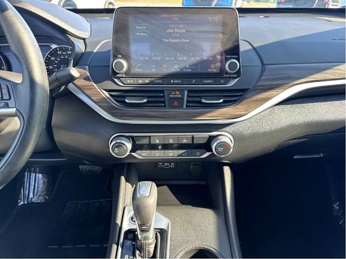 Used 2025 Nissan Altima 2.5 SV FWD image 19