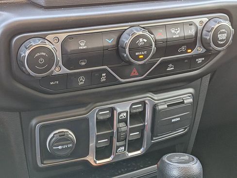 Used 2022 Jeep Wrangler Unlimited Sport image 19