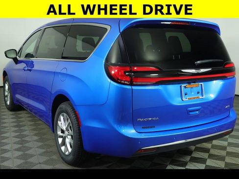 New 2026 Chrysler Pacifica Select AWD/4WD image 7