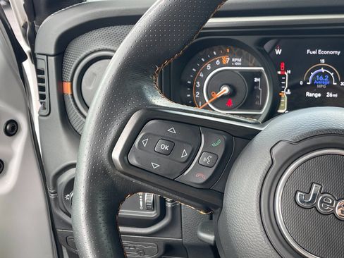 Used 2024 Jeep Gladiator Mojave w/ Technology Group AWD/4WD image 26