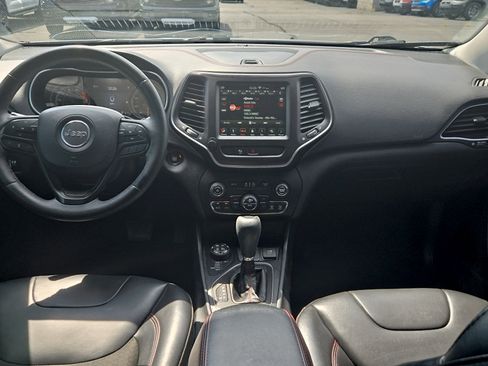 Used 2019 Jeep Cherokee Trailhawk w/ Cold Weather Group AWD/4WD image 9
