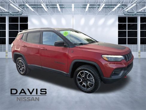 Used 2025 Jeep Compass Trailhawk w/ Trailhawk Elite Group image 1