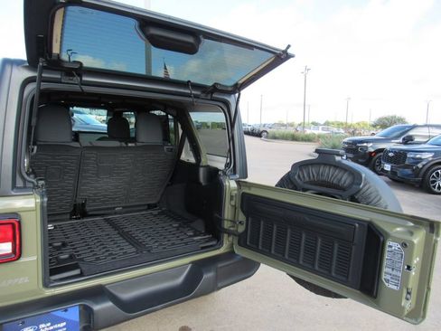 Used 2025 Jeep Wrangler Unlimited Sport AWD/4WD image 18