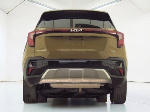Used 2024 Kia Seltos SX w/ SX Sunroof Package AWD/4WD image 5