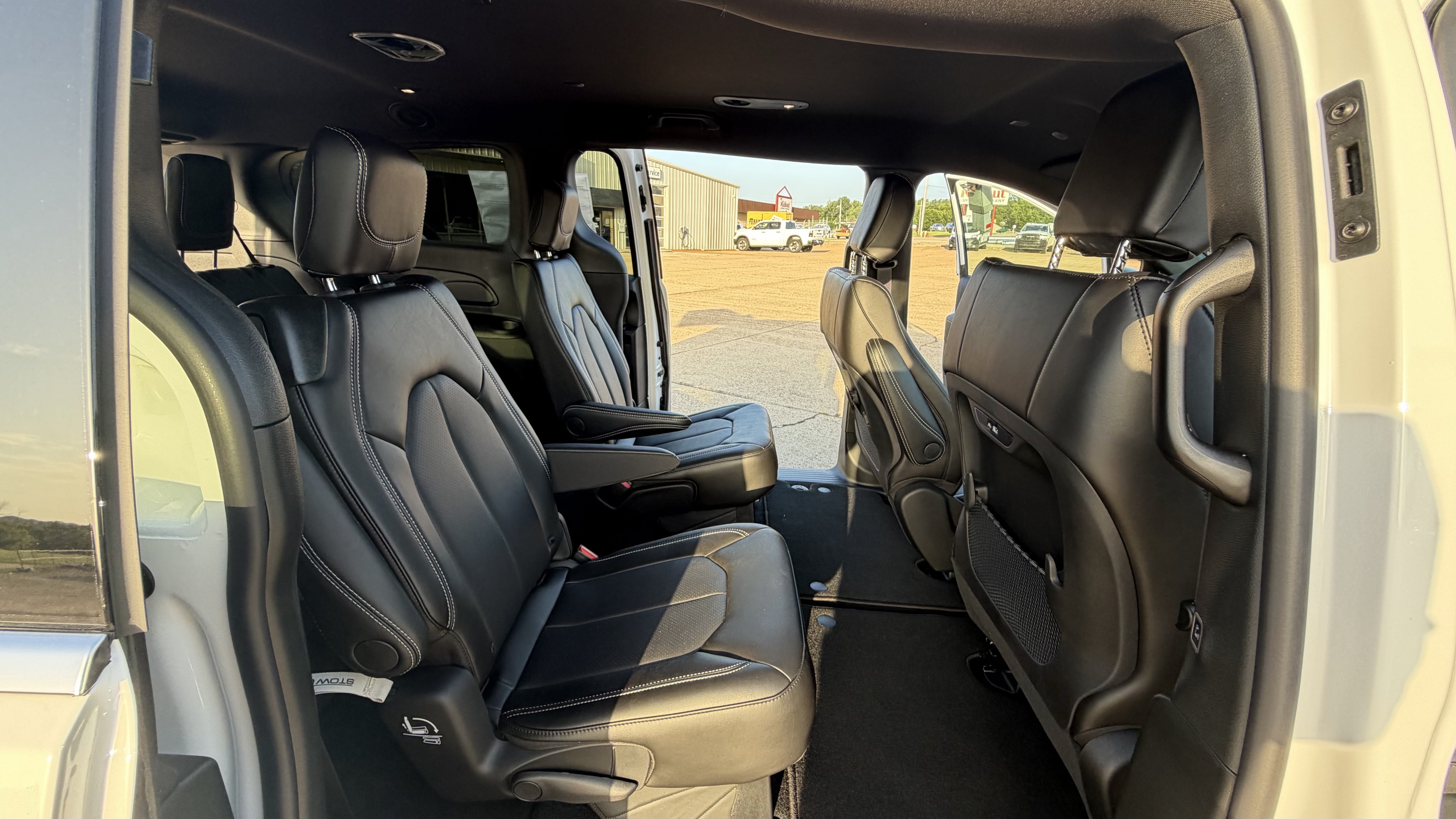 New 2027 Chrysler Pacifica Select w/ Family Tech Group FWD image 34