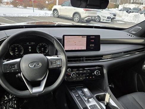 Certified 2025 INFINITI QX60 Luxe w/ Black Edition image 8