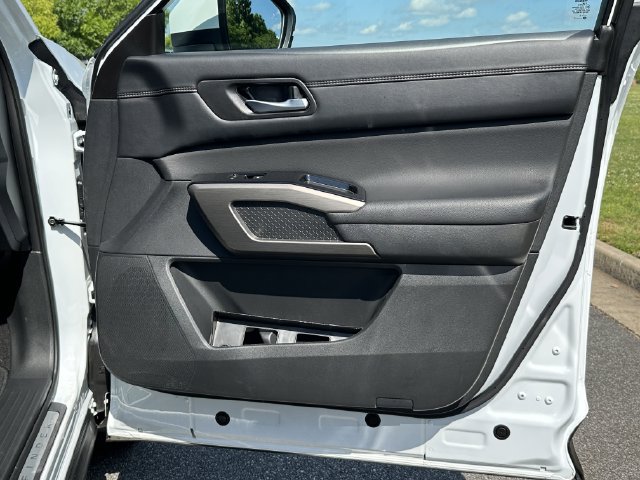 Certified 2025 Nissan Pathfinder Platinum AWD/4WD image 16