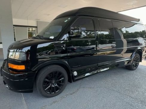 Used 2020 GMC Savana 2500 Extended w/ Enhanced Convenience Package RWD image 4