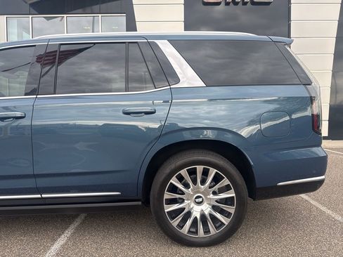 Used 2025 Cadillac Escalade Premium Luxury Platinum AWD/4WD image 4