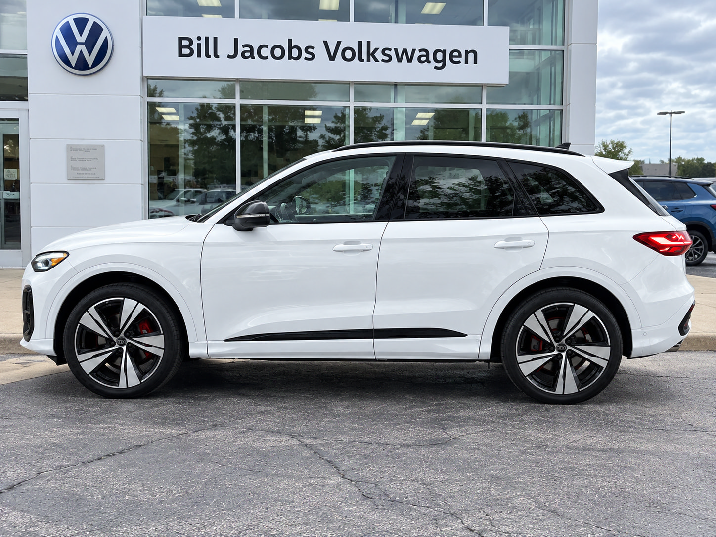 Used 2025 Audi SQ5 Prestige w/ Prestige Package AWD/4WD image 2