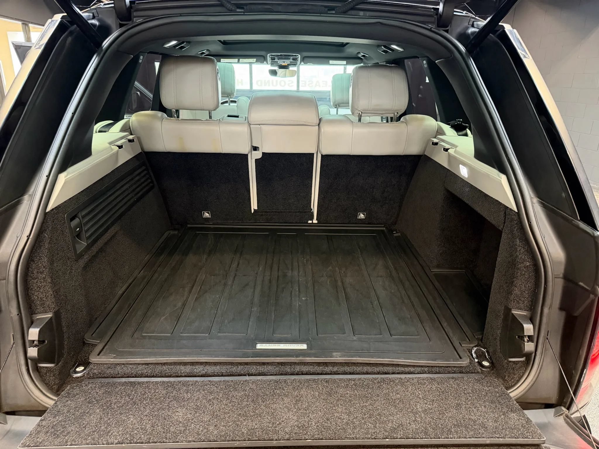 Used 2017 Land Rover Range Rover HSE AWD/4WD image 35