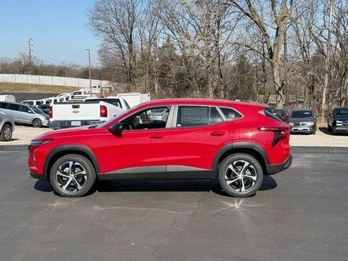 New 2026 Chevrolet Trax RS w/ Driver Confidence Package FWD image 2