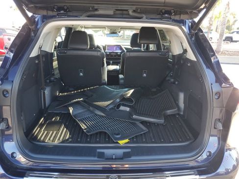 Used 2023 Toyota Highlander Platinum image 32