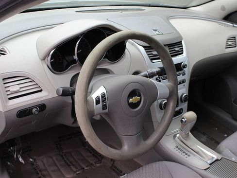 Used 2010 Chevrolet Malibu LS FWD image 9
