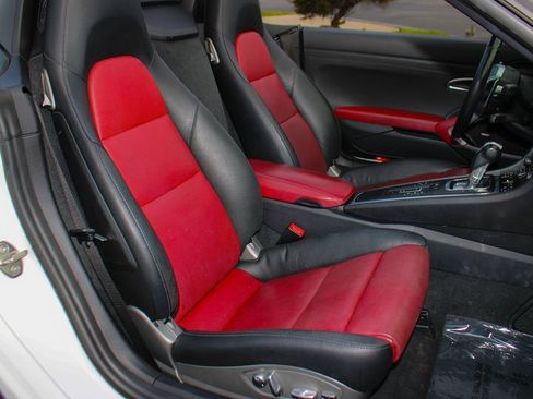 Used 2019 Porsche 718 Boxster RWD image 39