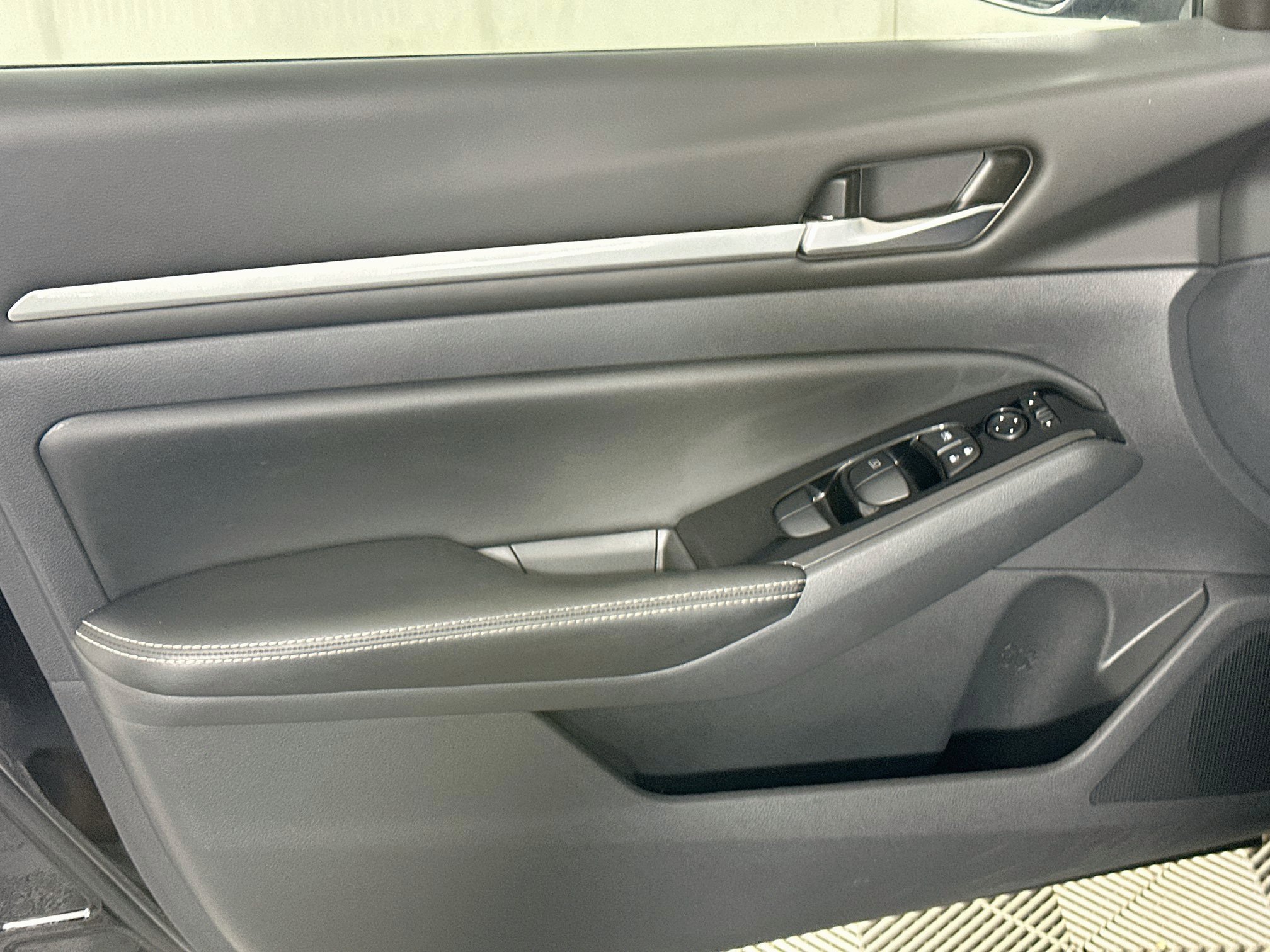 Used 2023 Nissan Altima 2.5 SV FWD image 15