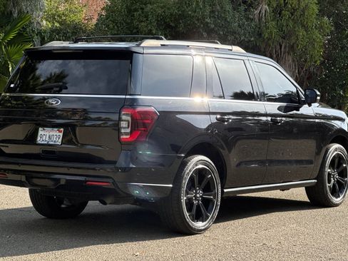 Certified 2022 Ford Expedition Limited image 3