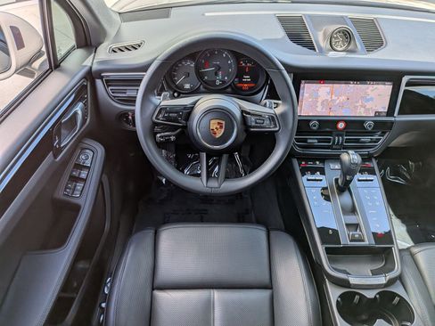 Certified 2025 Porsche Macan AWD/4WD image 16