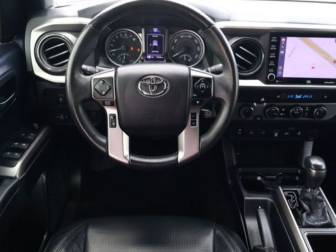 Used 2021 Toyota Tacoma Limited AWD/4WD image 10
