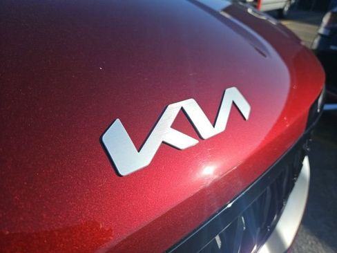 Certified 2025 Kia Carnival EX image 22