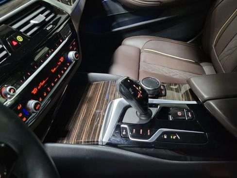 Used 2023 BMW 530e w/ Executive Package image 21