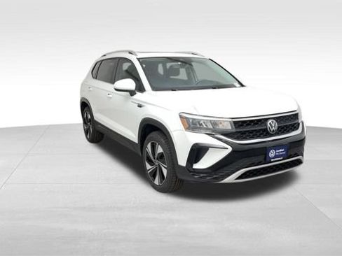 Certified 2024 Volkswagen Taos SE AWD/4WD image 9