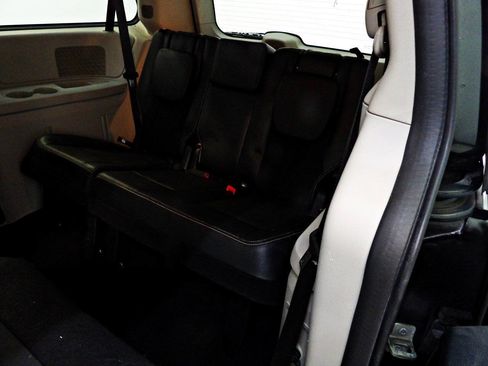 Used 2019 Dodge Grand Caravan SXT FWD image 10