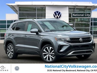 Used 2023 Volkswagen Taos SE w/ Panoramic Sunroof Package