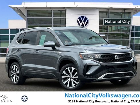 Used 2023 Volkswagen Taos SE w/ Panoramic Sunroof Package FWD image 1
