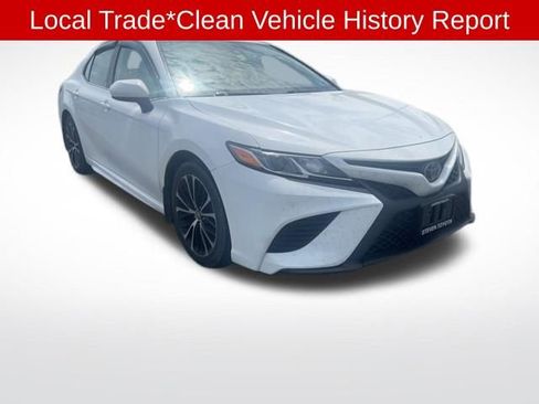 Used 2020 Toyota Camry SE image 3