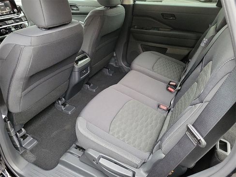 New 2025 Nissan Pathfinder SV image 12