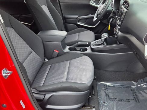 Used 2025 Kia Soul LX w/ LX Technology Package image 15