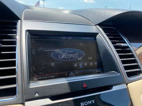Used 2015 Ford Taurus Limited w/ Equipment Group 301A FWD image 20