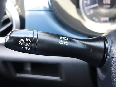 Used 2023 Nissan Versa SV FWD image 21