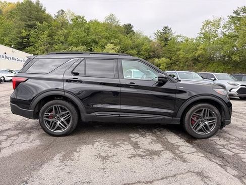 Used 2025 Ford Explorer ST-Line w/ ST-Line Street Pack AWD/4WD image 3