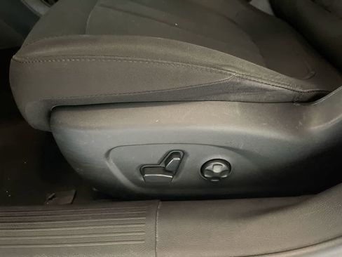 Used 2016 Chrysler 200 Limited w/ Convenience Group image 12