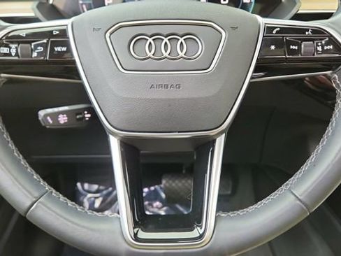 Used 2024 Audi Q8 e-tron Premium Plus w/ Premium Plus Package image 39