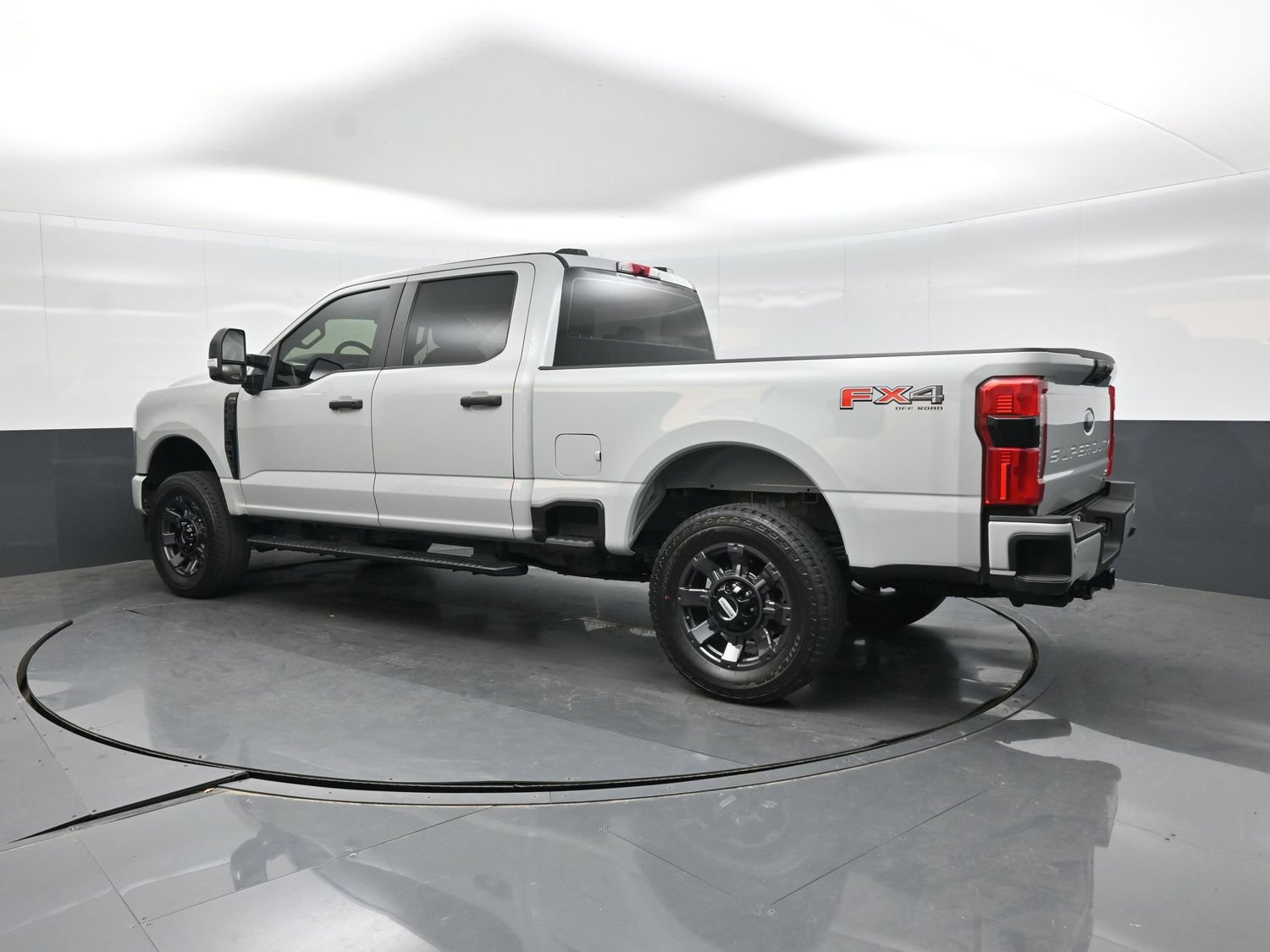 Certified 2025 Ford F250 XL w/ STX Appearance Package AWD/4WD image 4
