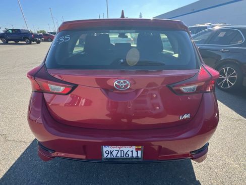 Used 2018 Toyota Corolla iM w/ Carpet Mat Package (TMS) FWD image 5