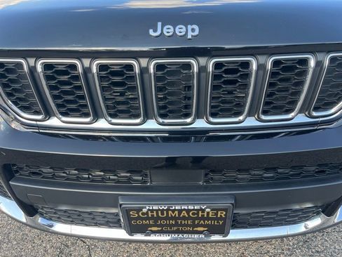 Used 2021 Jeep Grand Cherokee L Laredo w/ Luxury Tech Group I AWD/4WD image 14
