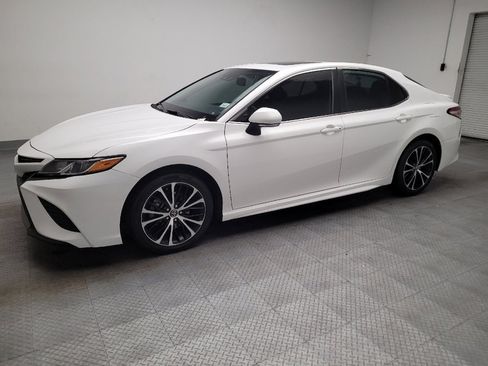 Used 2020 Toyota Camry SE w/ Convenience Package image 2