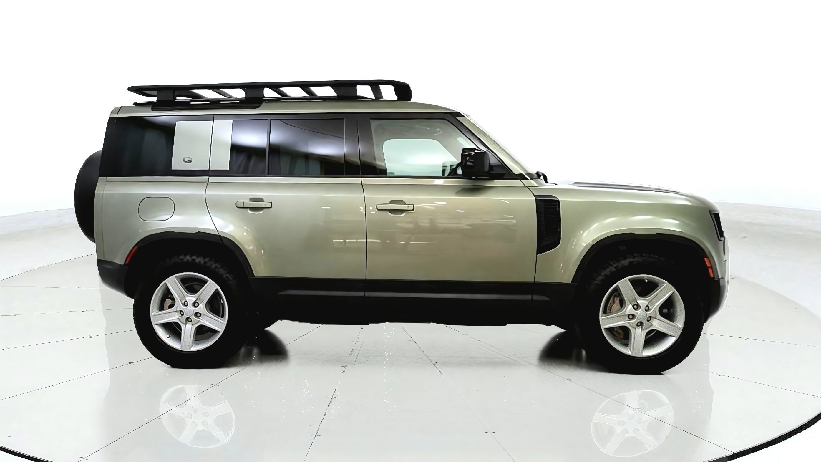 Used 2020 Land Rover Defender 110 HSE AWD/4WD image 8