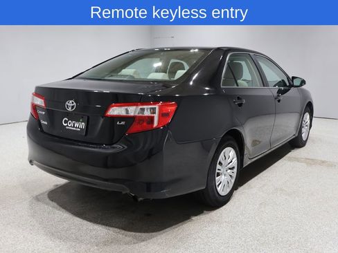 Used 2012 Toyota Camry LE image 2