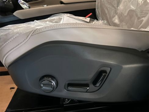 New 2026 Volvo XC90 B5 Plus w/ Protection Package image 11