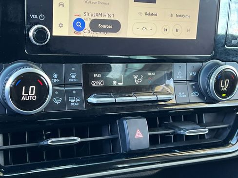 Used 2024 Toyota Highlander LE image 20