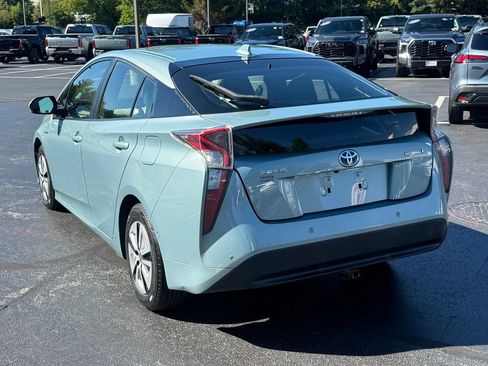 Used 2018 Toyota Prius Two w/ Prius Two Safety Plus Package FWD image 5